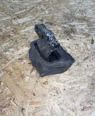 Engine mount bracket