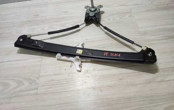 Skoda Scala Rear window lifting mechanism without motor 