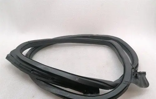 Porsche Taycan 9J1 Rubber seal rear door window/glass 9J0833722