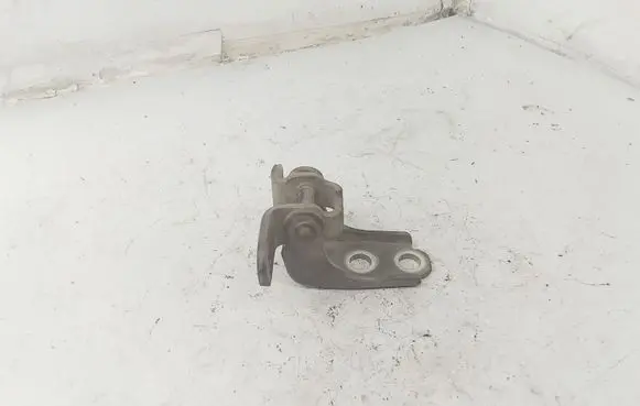 Honda FR-V Front door lower hinge 