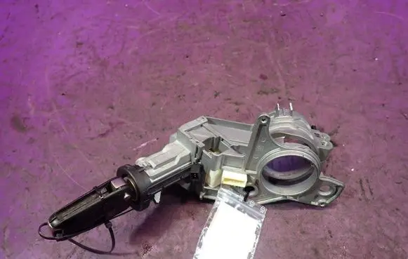Opel Zafira B Ignition lock 