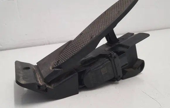 Mini One - Cooper F56 F55 Accelerator throttle pedal 35426853177 12037313DE 6PV01043546