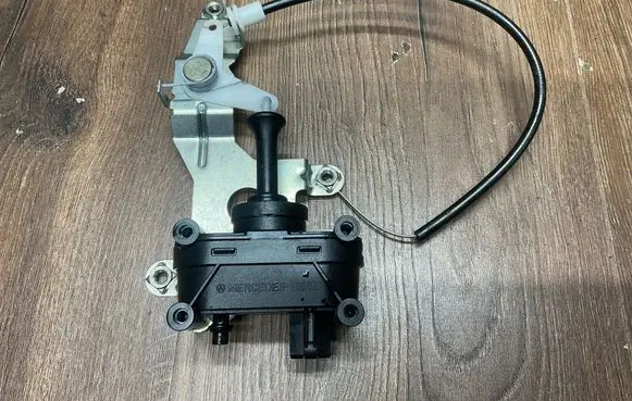 Mercedes-Benz SL R129 Tailgate boot lock/latch motor A1248003975 400136B