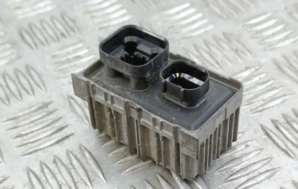 Opel Insignia A Glow plug pre-heat relay 55572812 01237233 55574293