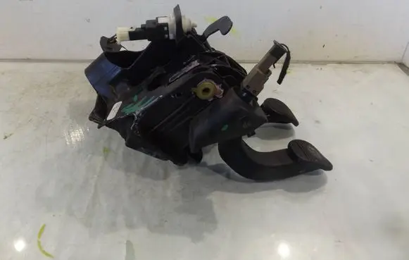 Alfa Romeo 147 Clutch pedal 