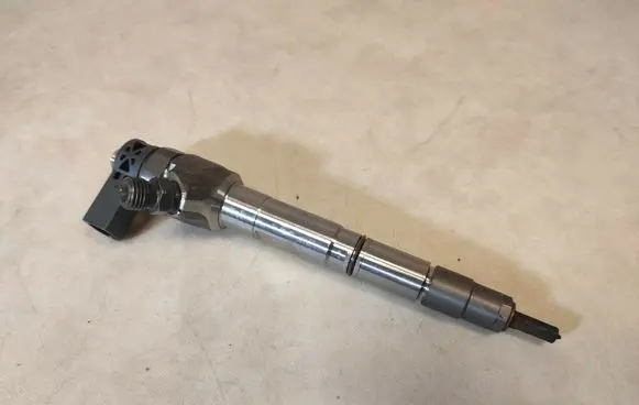 Audi A3 S3 8V Fuel injector 04L130277AE
