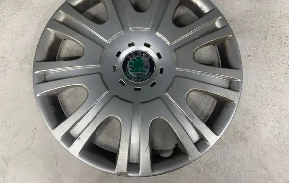 Skoda Octavia Mk2 (1Z) R15 wheel hub/cap/trim 1Z0601147E