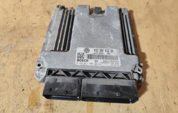 Volkswagen Touran I Engine control unit/module 03G906016BQ 0281011906 1039S06275