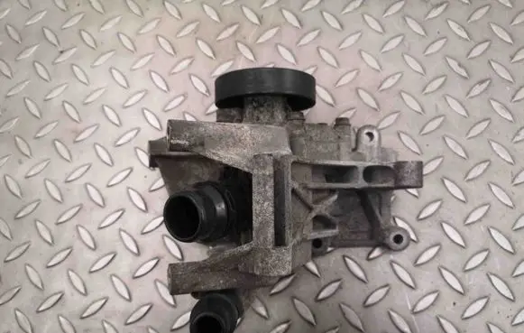 Mini Cooper Countryman R60 Water pump 7823008 139744
