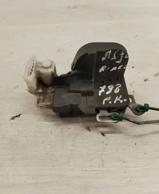 Alfa Romeo 147 Front door lock (next to the handle) 