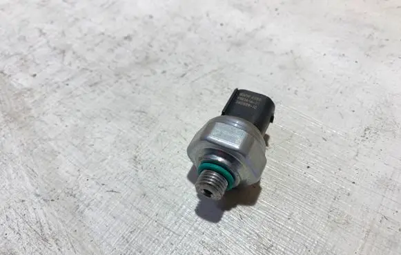 BMW 7 G11 G12 Air conditioning (A/C) pressure sensor 9181464 BMW6453 24055910