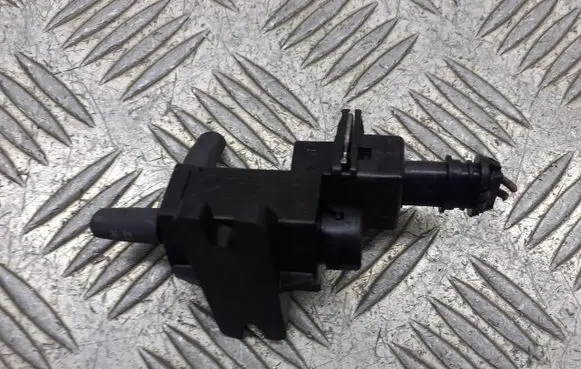 Opel Astra J Valve vacuum 8972882491