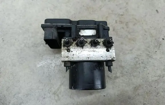 Skoda Fabia Mk2 (5J) ABS Pump 6R0614117F