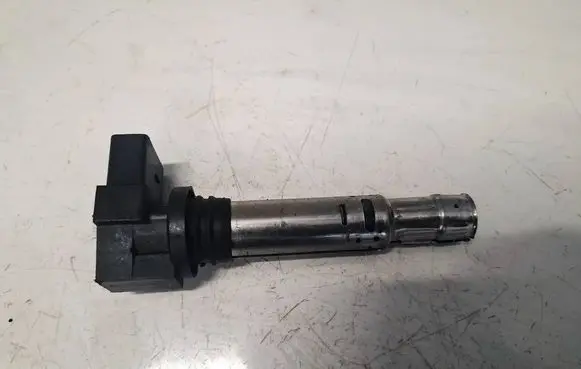 Volkswagen Golf V High voltage ignition coil 036905715C