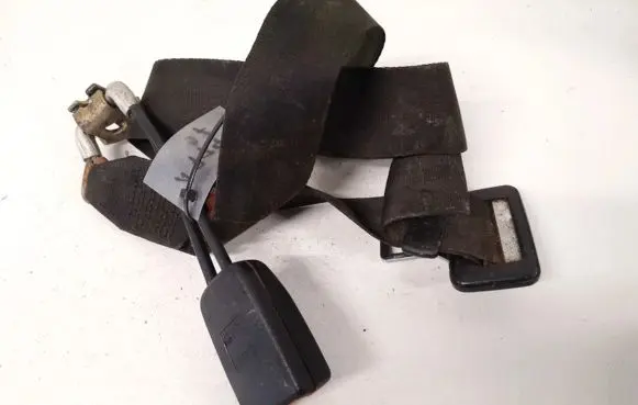 Middle seatbelt buckle (rear)