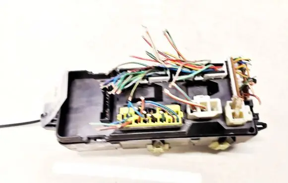 Mitsubishi Space Star Fuse box set 1f270121 1f27-0121