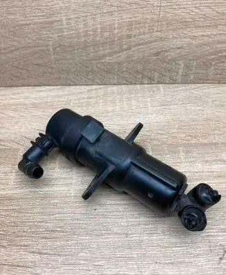BMW 7 E65 E66 Headlight washer pump 7001949