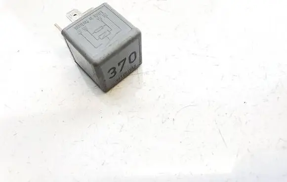 Volkswagen PASSAT B5.5 Other relay 8D0951253A 370