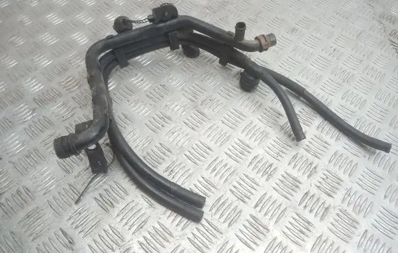 Volkswagen PASSAT B5.5 Engine coolant pipe/hose
