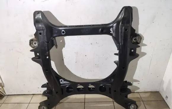 Volkswagen Touareg II Front subframe 7L0407747A 7L0407748A