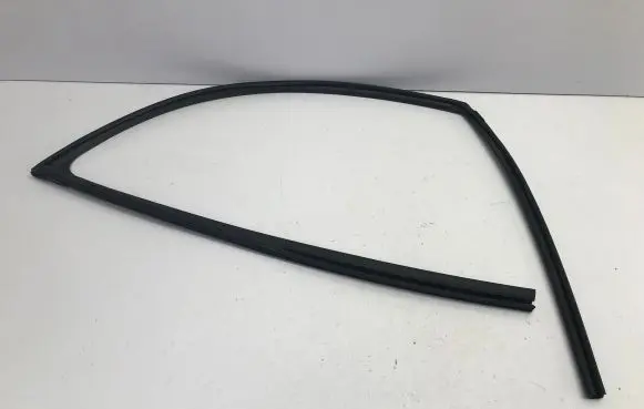 Toyota RAV 4 (XA50) Rubber seal front door window/glass 6814142120