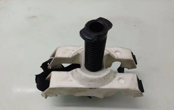Volvo S60 Spare wheel bolt 8626133