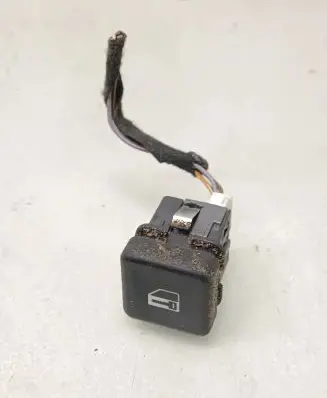 BMW 5 E39 Central locking switch button 8360828