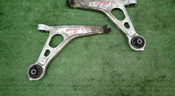 Nissan Qashqai J12 Front lower control arm/wishbone 
