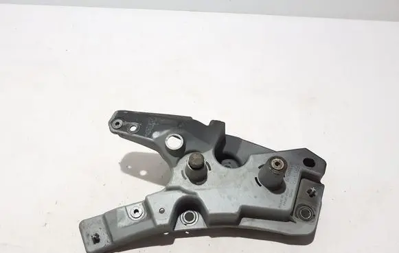 Volvo XC60 Fender mounting bracket 32288929