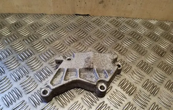 Hyundai ix35 Engine mounting bracket