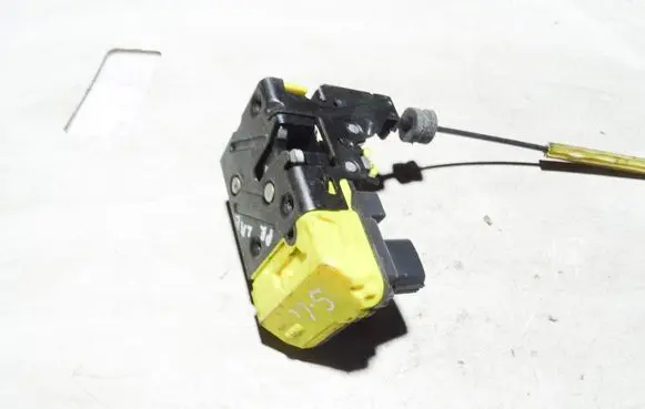 Volvo S80 Front door lock 30699749