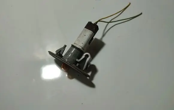 Front fender indicator light