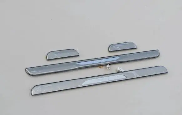 Nissan Juke I F15 Sill/side skirt trim G69501KA0B