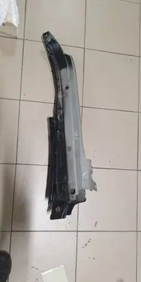 Audi Q7 4L Fender mounting bracket 4L0805175