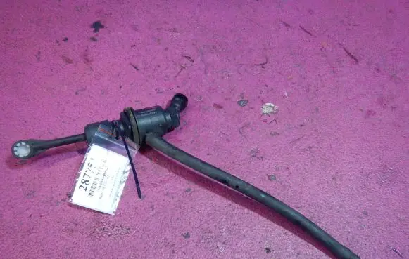 Renault Clio III Clutch slave cylinder 8200523798