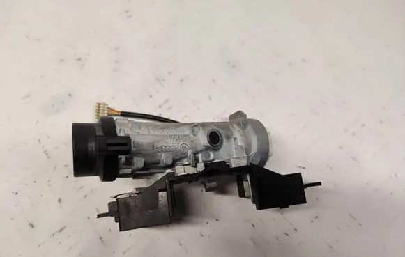 Volkswagen Touran II Ignition lock 5K0905866 1K0905851B