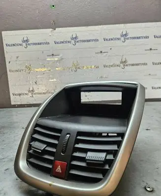 Dash center air vent grill