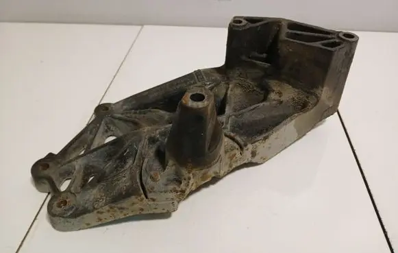 Volkswagen Sharan Engine mounting bracket 7M0199308E