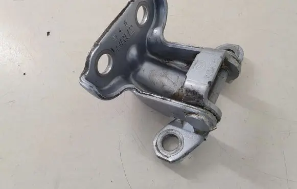 Subaru Outback (BS) Rear door upper hinge