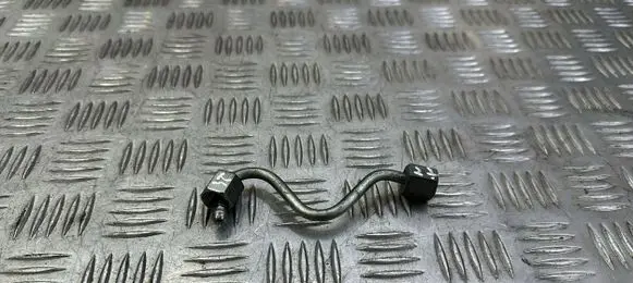 Fuel injector supply line/pipe