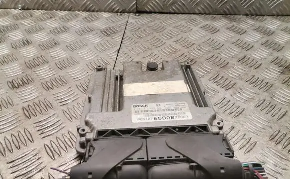 Jeep Patriot Engine control unit/module 0281013693