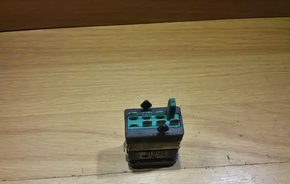 Volkswagen Golf III Seat heating switch 3U0963563