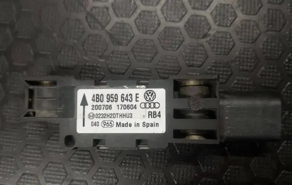 Audi A6 S6 C6 4F Airbag deployment crash/impact sensor 4B0959643E 0232H2DTHHU3 200706170604