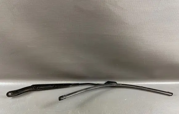 Peugeot 208 II Windshield/front glass wiper blade 9822931680