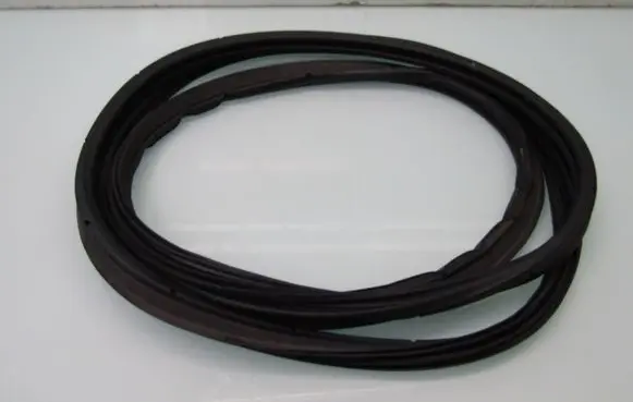 Honda e:Ny1 Trunk rubber seal (body) 