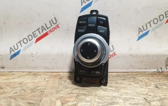 Head unit multimedia control