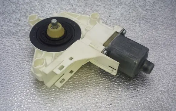 Volkswagen Tiguan Front door manual window regulator 5N0959701F C03377100 0130822467