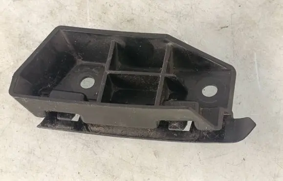Front bumper mounting bracket