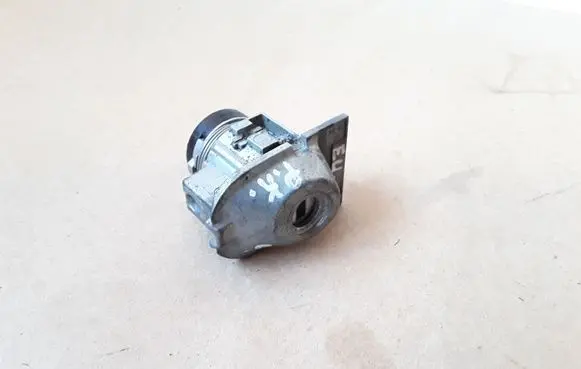Land Rover Range Rover Sport L320 Front door lock (next to the handle) 8679168