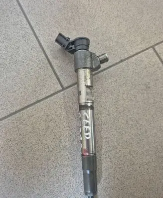KIA Ceed Fuel injector 338002U000